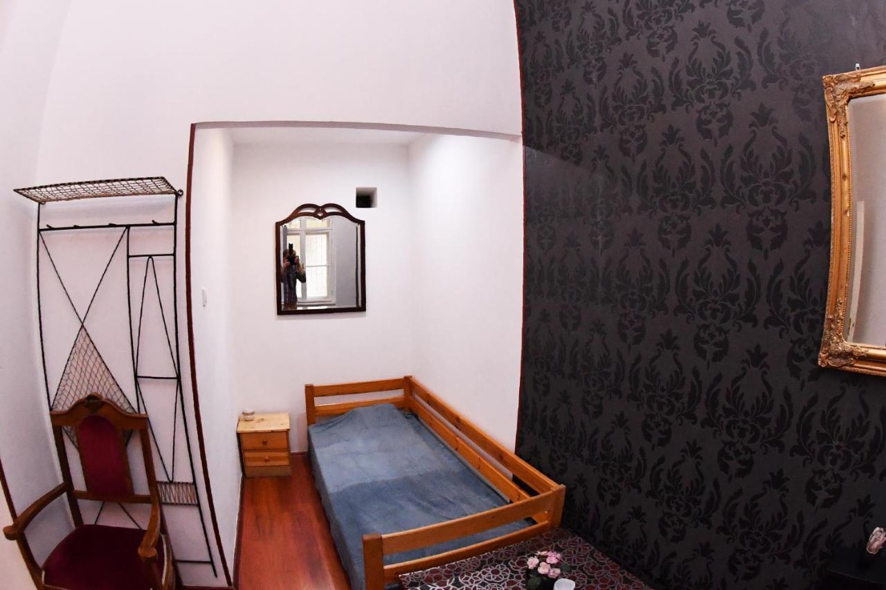 Five Seasons Vaci Utca Apartment บูดาเปสต์ ภายนอก รูปภาพ